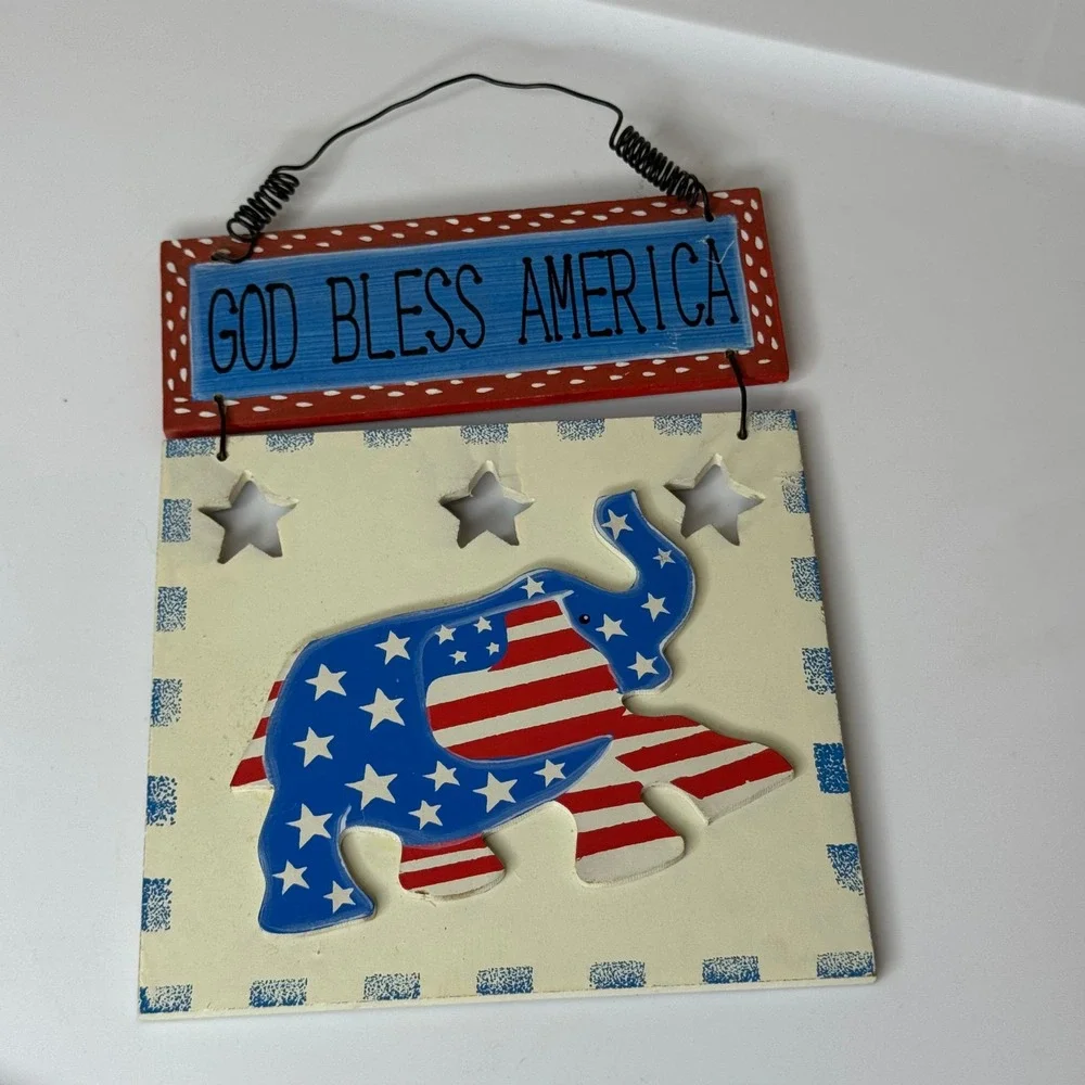 God Bless America‎ Patriotic Elephant Wall Decor Hanging Sign